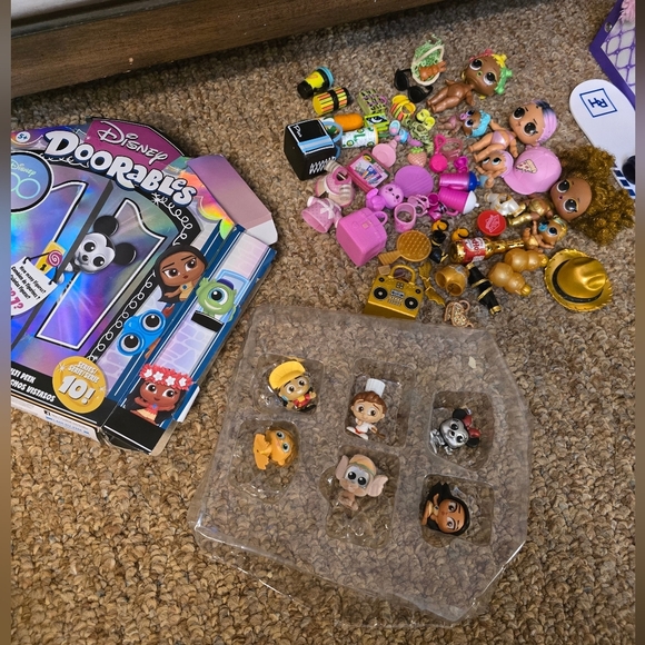 LOL Surprise Figures And Disney Doorables - Picture 1 of 4
